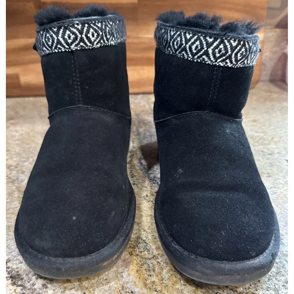 MINNETONKA Black‎ Sheepskin Aztec Ankle Boots Womens Sz 8 NWOB #85570